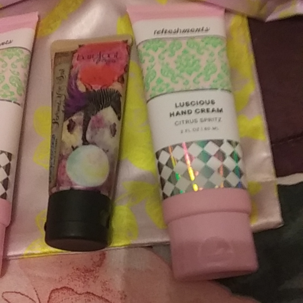 Refreshments make up whips and hand cream - Picture 4 of 5